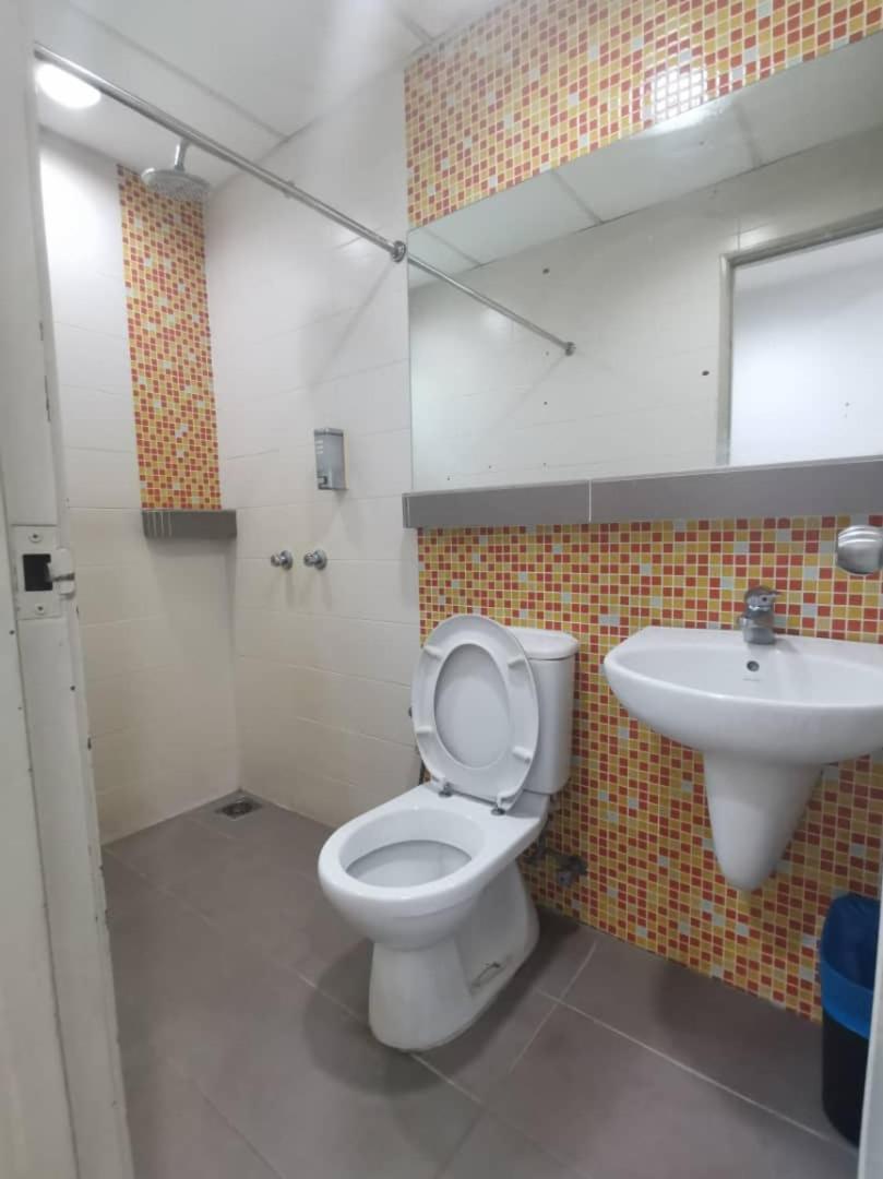 Yy48 Hotel 2 Mins Walk From Masjid Jamek Lrt Station กัวลาลัมเปอร์ ภายนอก รูปภาพ