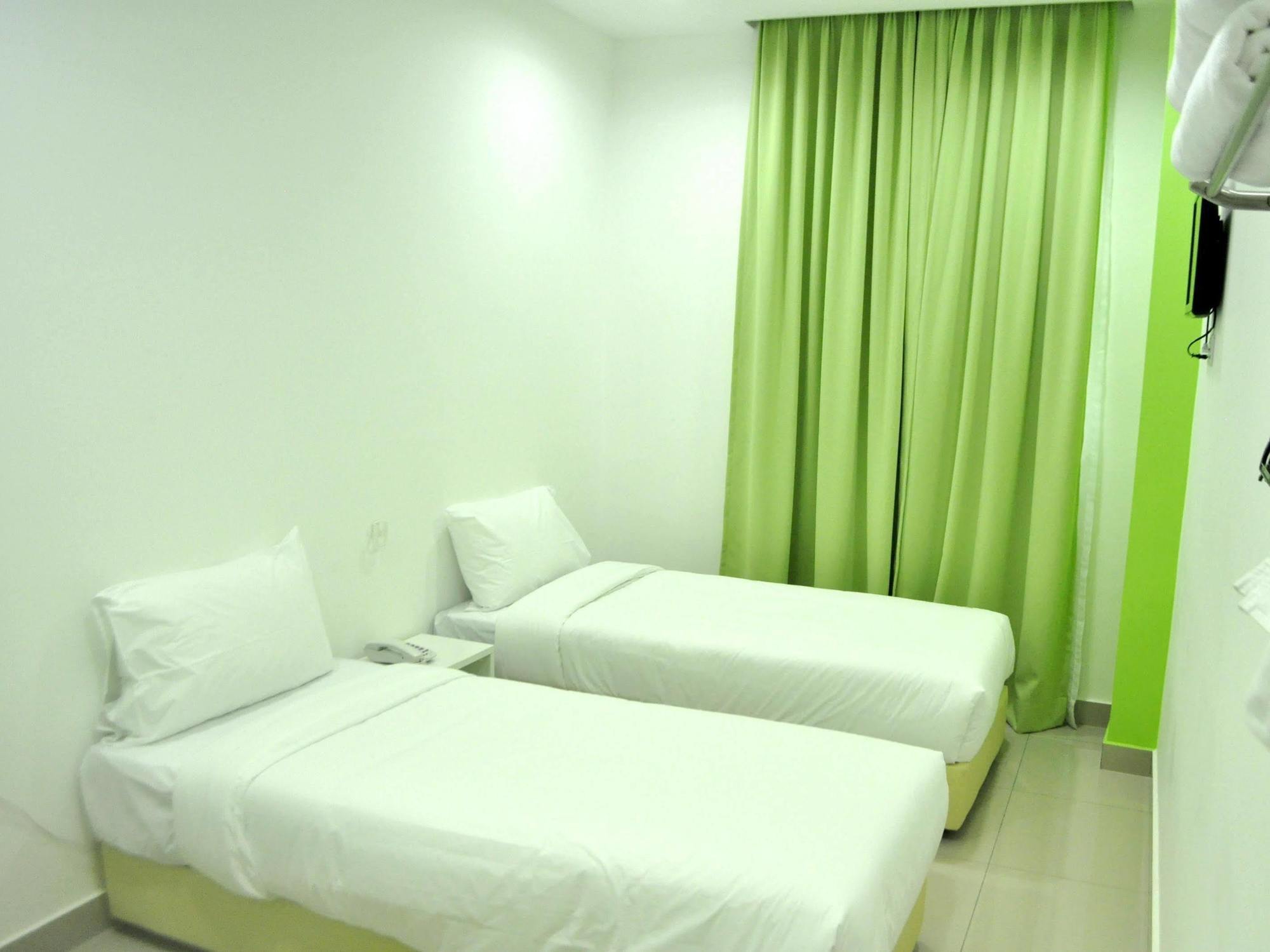 Yy48 Hotel 2 Mins Walk From Masjid Jamek Lrt Station กัวลาลัมเปอร์ ภายนอก รูปภาพ
